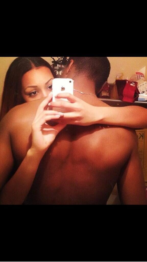 I want to take a picture like this with #Oomf 😻🙌😩