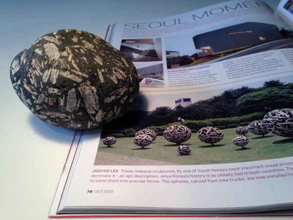 AzureMagazine's tweet photo. @mph_ergodesign sent us this image of Azure's Oct issue, w/rock found in Gaspésie, Quebec resembling Jaehyo Lee's art http://t.co/omE07bdCOw