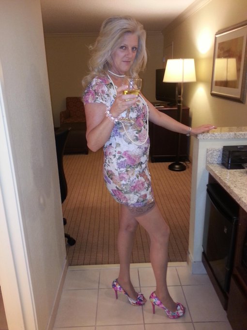 Is this dress too short? http://t.co/rIo7GyXVWg