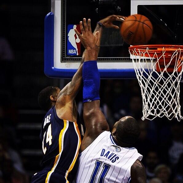 Le_shoot_a_3pts's tweet image. Poster !!! #posterdunk #pacers