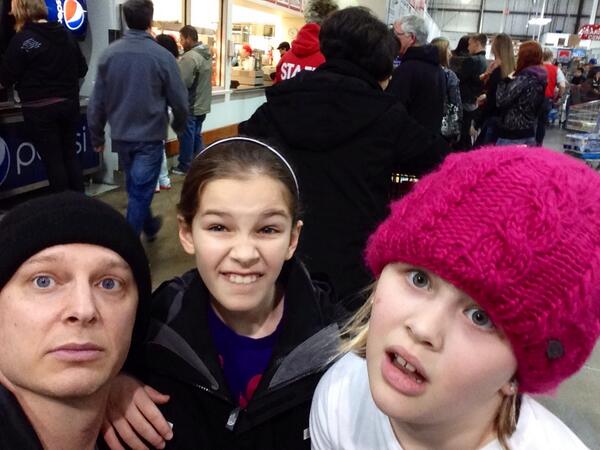granthuhn's tweet image. There&apos;s a bit of a line at the Costco food court. #stillhavingfun #worthit #food