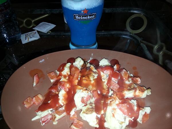 i_flex4poptarts's tweet image. 2 whole eggs...6 egg whites...red bell peppers...n a delicious @MUTANTNATION #BlueRaspberry #MutantBCAA #Spritzer
