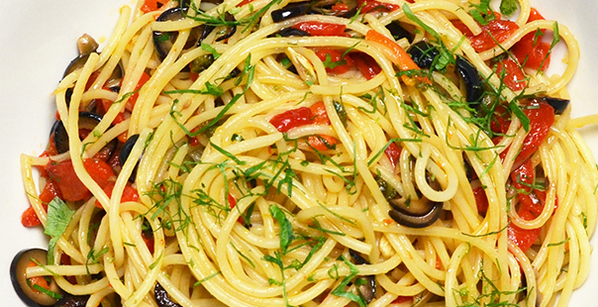 BuzzFeed's tweet image. 19 Delicious Spaghetti Dinners buzzfeed.com/christinebyrne…