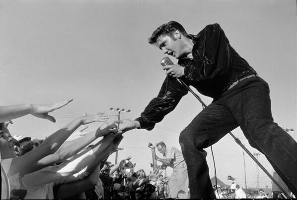 HistoryInPics's tweet photo. Elvis Presley, photographed by Roger Marshutz, 1956. http://t.co/Gl6Qb5CHyI
