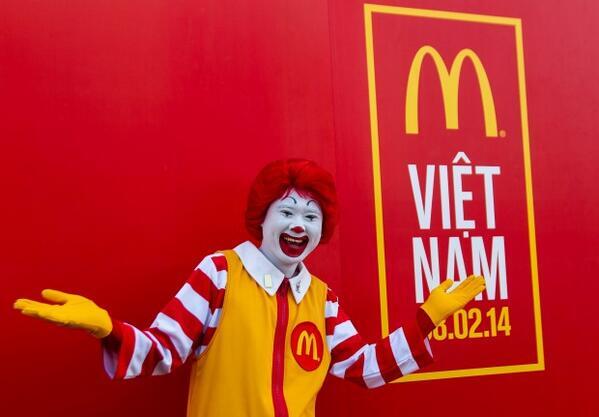 BallantinesVe's tweet photo. ¿ #Sabíasque la cadena de comida rápida @McDonalds abrió su primer restaurante en Vietnam? (vía @repubblicait) http://t.co/a265mvLRDT
