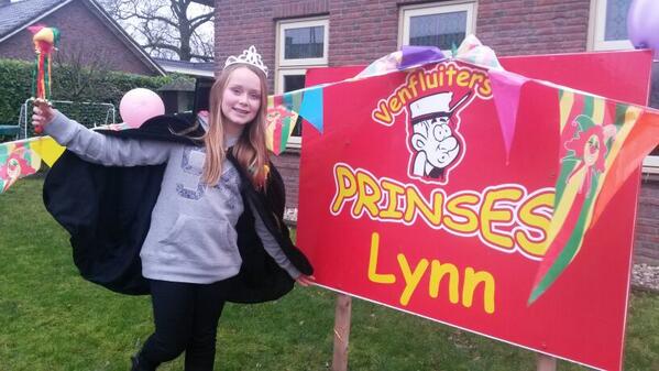 En we hebben ook het bord geplaatst bij jeugdprinses Lynn. #Venfluiters #alaaf