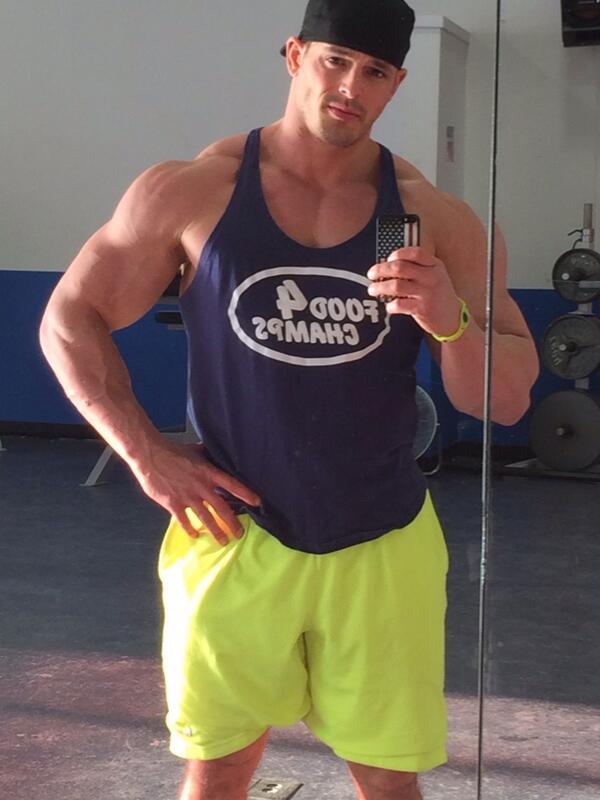 MrPEC_Tacular's tweet image. #BoulderShoulder Training. Eat #Barbells. Crap #Dumbbells. Just like ShooterMcgavin #IEatBarbellsForBreakfast