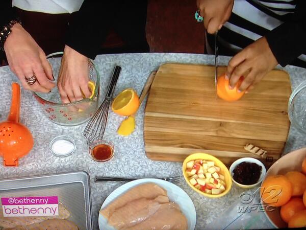 MadeiraLLC's tweet photo. @MadeiraLLC cutting board spotted on @Bethenny! http://t.co/RTYAiomIkL