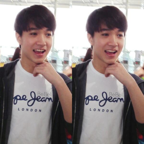 l3e_l3ell's tweet photo. พี่ถามว่าพุ่งนี้ไปยังไงกัน เลยบอกไปรถตู้ บอกให้พี่ออกตังค่ารถให้หน่อย พี่บอก ตายยยยยย 5555555555555 http://t.co/Jkd3wMSDr1