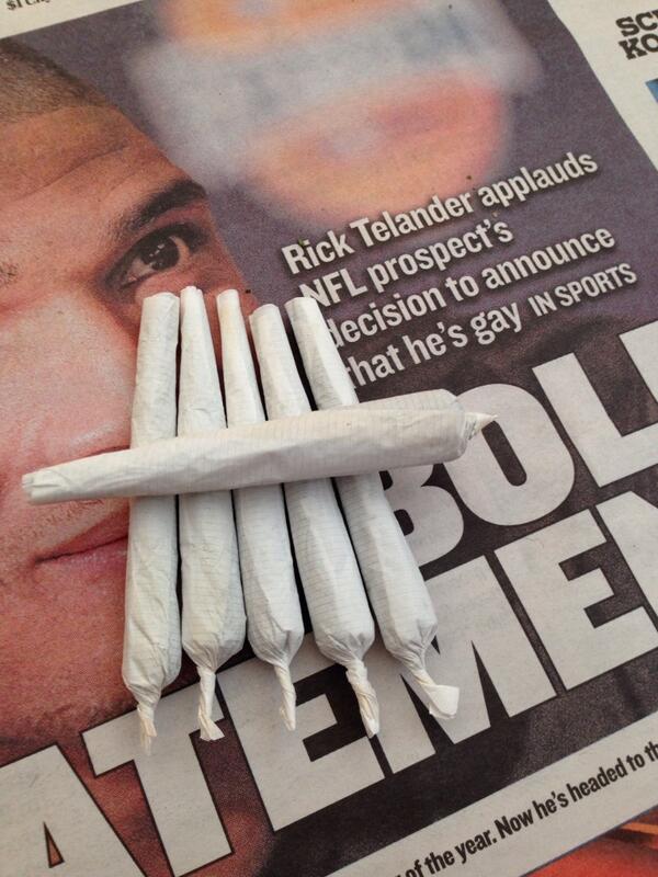 Chumpdizzle's tweet image. Just in case I loose a tournament... I'm prepared. @2G_SmxXxtH @FlawlessRampage @CardinoLz @_Preedict