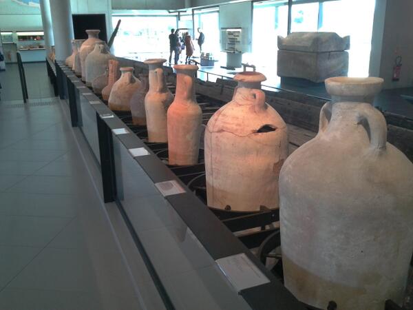 studiolentigo's tweet photo. À contenant spécifique, contenu particulier http://t.co/5f47eqNReL