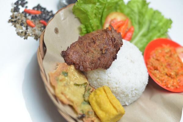 Paket gepuk pedessss bgt tapi harga murah ...