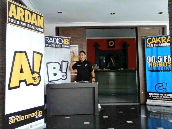 agdcdotcoid's tweet photo. Dear rekan media Bandung, registrasi dulu sebelum mengikuti Press Conference IRREPLACEABLE #AkuKamuDanValentine ya http://t.co/HRhf1OjYmf