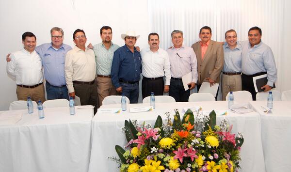 sedecosin's tweet photo. FORMALIZAN CLÚSTER GANADERO EN SINALOA para fortalecer la cadena productiva d la ganadería en centro-norte del estado http://t.co/gLmQKoPiCD
