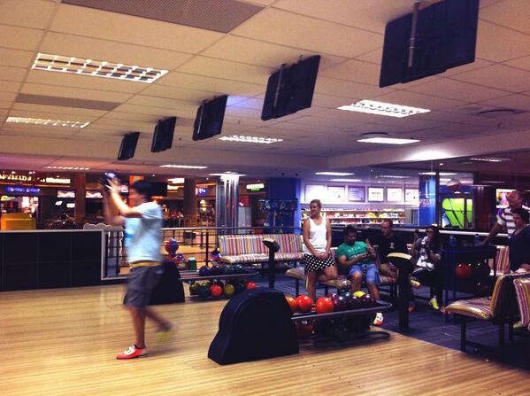 GretheMaleta1's tweet photo. Felt like back in the late 80s 90s Tenpin bowling @Riverside_Mall followed by games at arcade! #actinglikekids http://t.co/nJ4wbfg0lx