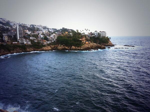 DRAKARGENIS's tweet photo. Extraño estos paisajes y la brisa del mar en el aire....aqui pura contaminación en el aire :( http://t.co/o6V3HTYuCH