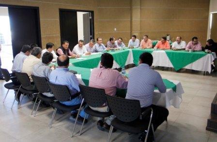 sedecosin's tweet photo. CODESIN ZONA CENTRO-NORTE PRESENTÓ A SECRETARIO DE SEDECO, AARÓN RIVAS, PROYECTOS PRODUCTIVOS DE LA REGIÓN DE GUASAVE http://t.co/sou4I3VA2H