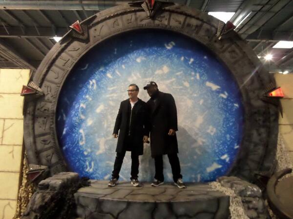 ScifiConv's tweet photo. #ParisManga17 @iamchrisjudge and @PaulyMcGillion with the StarGate http://t.co/YS1ZdpynMv