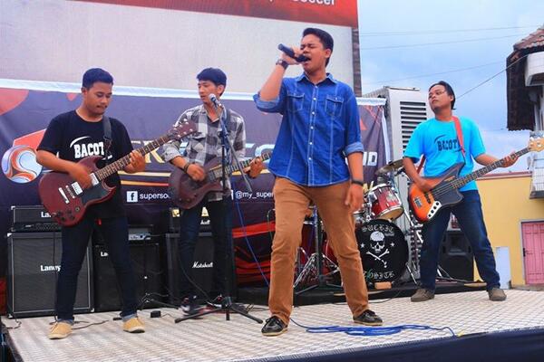 we are wearing <a href="/BACOT_13/">B A C O T ! ! ! Lab.</a>  thank you!