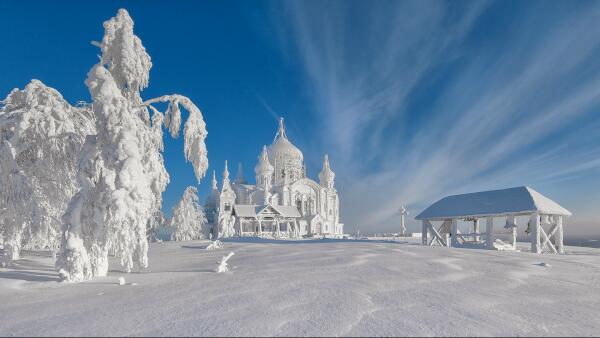 apostol_ru's tweet photo. Фотограф Владимир Чуприков запечатлел настоящую русскую зиму на краю горы Белой: http://t.co/aNx5xst9Ub http://t.co/mtoh3uptnu