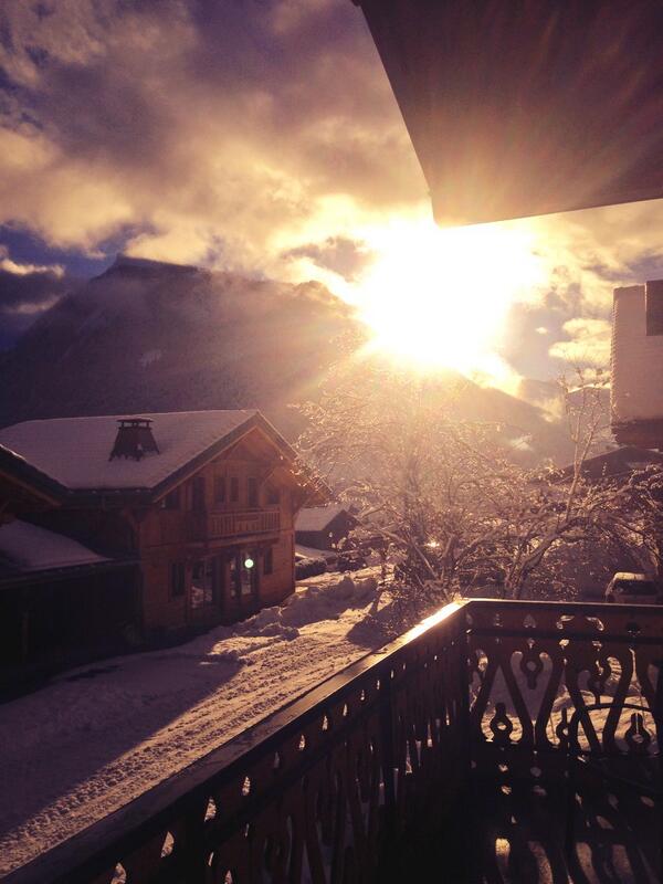 aess76's tweet image. Morning!! @LadymuckEL10 ✌😂