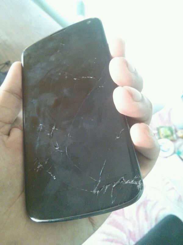 govified's tweet image. They let me keep the broken screen. Like how dentists let people keep taken out teeth. 😬😒😑 #LGNexus4