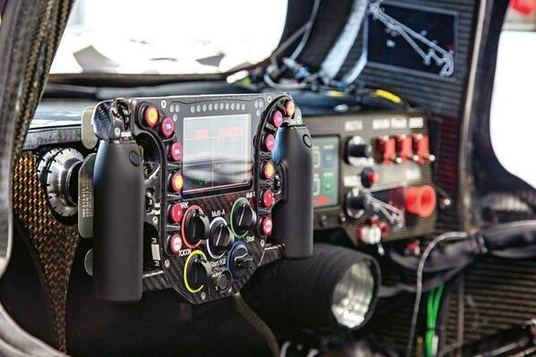 RSMagPorsche's tweet photo. Bienvenu à bord de la #Porsche 919 #hybrid presque prête pour les 24 Heures du Mans. #LeMans #Endurance #competition http://t.co/BOTyxBVOdD