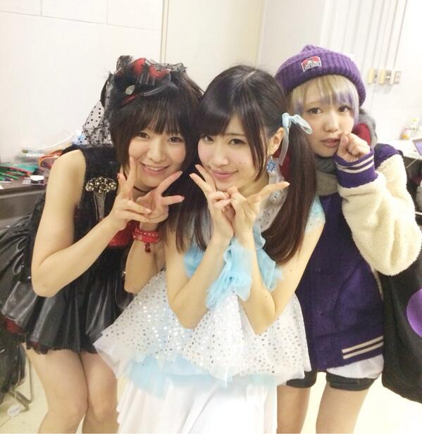 KAORI_TSUBAFULA's tweet photo. 妄想キャリブレーションのみゆな(@myuna_god)とpetit pas!のこころ
(@kokoro777pp)と初スリーショット♡
好きだよ♡はよご飯なー
#妄キャリ #妄想キャリブレーション #プティパ #petit_pas http://t.co/3rWnvBzpc3