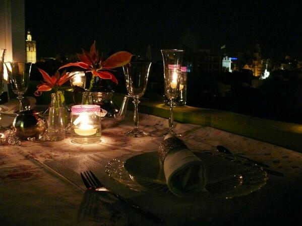 RutChicote's tweet image. Qué os parece esta mesa para dos con vistas a valencia?rutchicote.com/mesa-para-dos-…