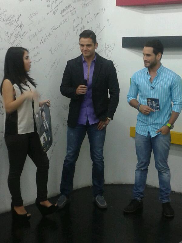 Alfredoraben's tweet photo. @rauloficialsite en TIC TV "Dos pa'las 10" http://t.co/7J1K10WXhP