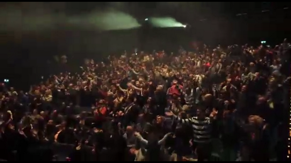 Guty_jd's tweet photo. Lo mas bonito que me ha pasao en Un escenario a sio poner a todo un auditorio en pie.....que bonitoooooooo http://t.co/cuhnCvDmXK
