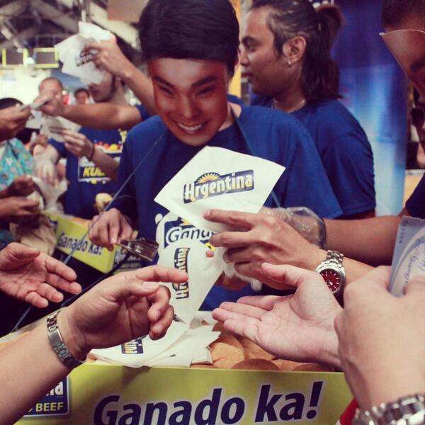 ArgentinaMeats's tweet photo. #GanadoKa ba sa free Argentina Corned Beef sandwich? Join the free sampling at Shaw MRT Station. Ongoing na! http://t.co/CaXpfqUStl