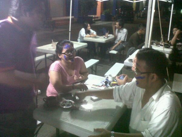 Ada lg nih canda tawa malam ini berpoker ria dengan gembira ahahahha =D =))