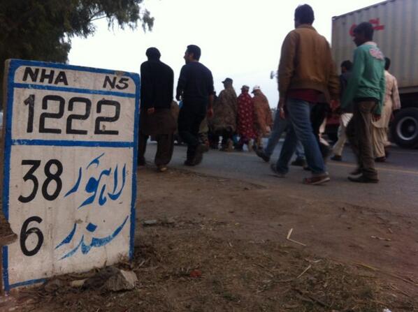 IVBMP's tweet photo. The Baloch marcher ended their 88th of walk 37 km away from Lahore. #VBMPLongMarch for peace, justice and freedom. http://t.co/ZSO3r1INZ8