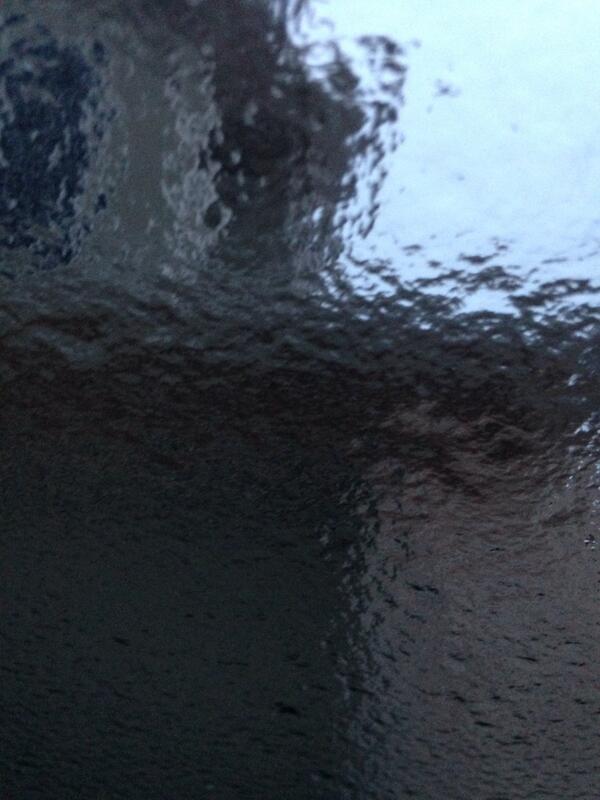 1e9k9m7's tweet image. My windshield rn #solidice