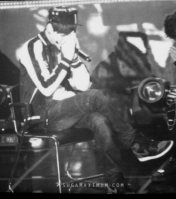 140211 쇼케이스 #방탄소년단 #슈가
ㅠ ㅠㅠ ㅠㅠㅠ ㅠㅠㅜ 하루만 무대중 윤기 ㅠㅠ ㅜㅜㅜ ㅜㅜㅜ ㅜㅜ 여러분 하루만 안무중에 저런게있어요ㅠㅠ ㅠㅠ 성스러움 ㅠㅠㅠㅠㅠ