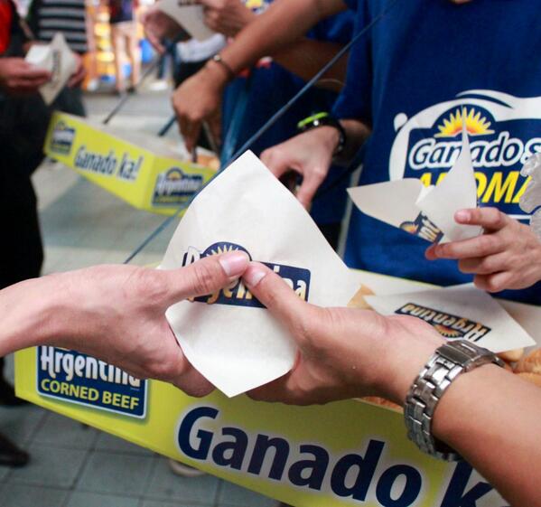 ArgentinaMeats's tweet photo. Maganda ang gabi pag #GanadoKa! Try the free samples of Argentina Corned Beef at Robinsons Cybergate Center Tower 1! http://t.co/Vg9X7VhrQj