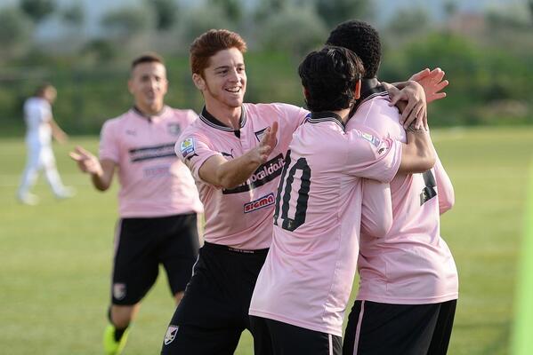 palermocalcioit's tweet photo. #ViareggioCup: ai quarti sarà Palermo-@HellasVeronaFC. http://t.co/blZElPuHji #FuturiRosanero http://t.co/a3muzV7DnT