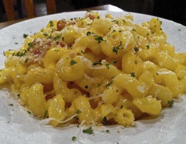 HtfdAdvTonight's tweet photo. The mac and cheese at @ArchStTavern is one of the items we sampled for this week's Cheap Eats. http://t.co/UdEMEKgOHb http://t.co/MzcLodGa5h