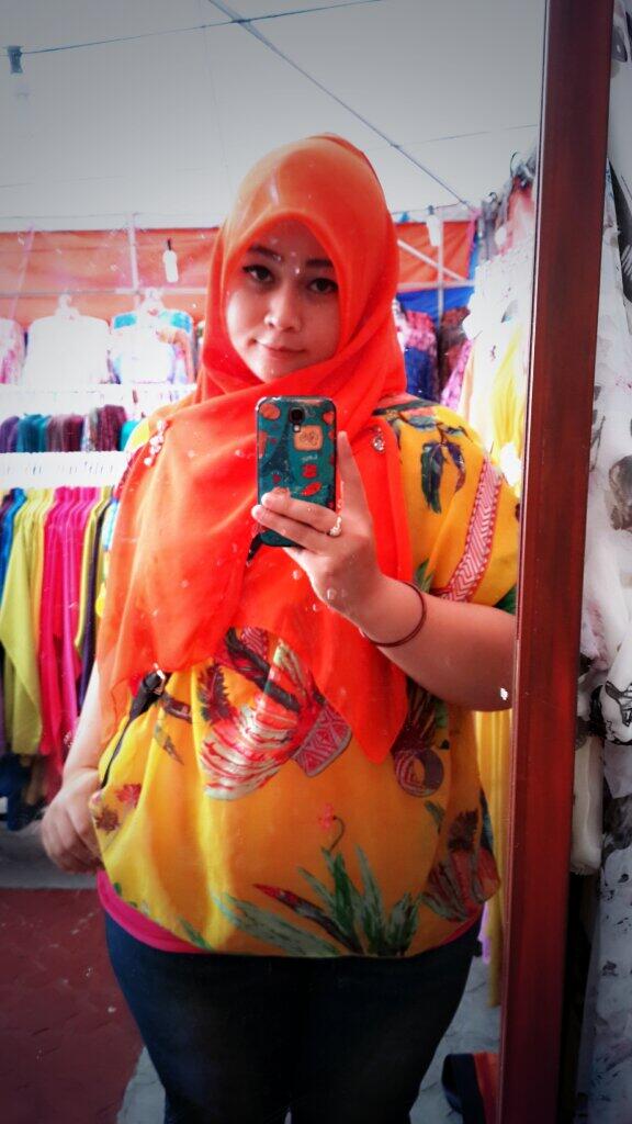 kikicun's tweet photo. Sejak2 putus cinte nie mkin ar mkin bzy plak..penat tp appy sbb xpyh pk die lg.. http://t.co/DmSSheN7aU