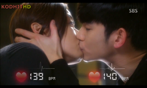HnThwinner's tweet photo. Kiss finnnnn ฉาก��ี้น่ารักมากกกกก เมเนเจอร์โท ㅋㅋㅋ http://t.co/j8cJGaxErh