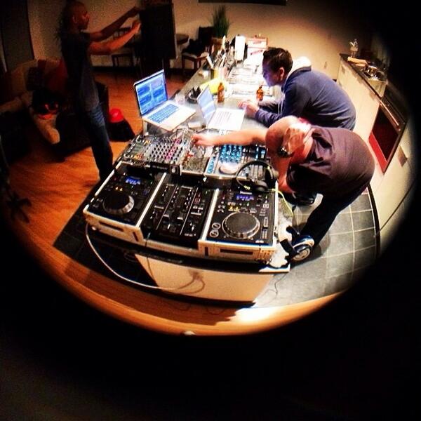 Controller session! #underground #techno #deephouse #undergroundedm #undergrounddancemusic #EDM