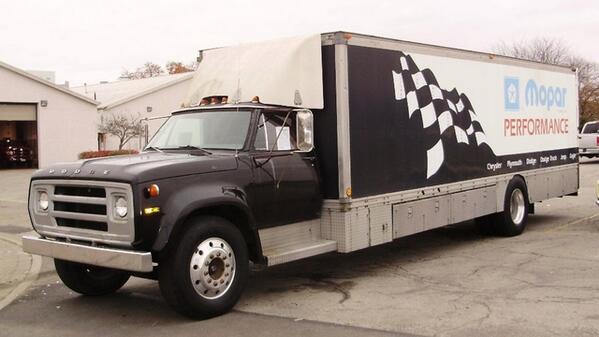 This Mopar support truck is awesome jalo.ps/BmGB6If