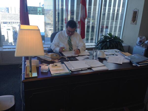 JimFlaherty_FR's tweet photo. Dernières retouches au discours du #pae14 avant le début de mes premières réunions. #polcan http://t.co/6Es9Le5Cba