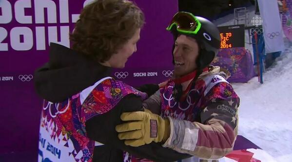 _JeuxOlympiques's tweet photo. Belle image : Le double champion olympique de half-pipe Shaun White félicite son successeur, le Suisse Podladtchikov http://t.co/LfEzmUGWBD