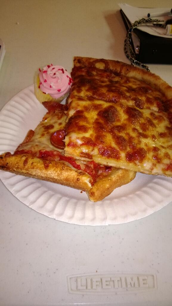 blueeyedgrace's tweet photo. @bosler_Eli and better job for being a fatty???? Lol http://t.co/VRGW4zMxVB