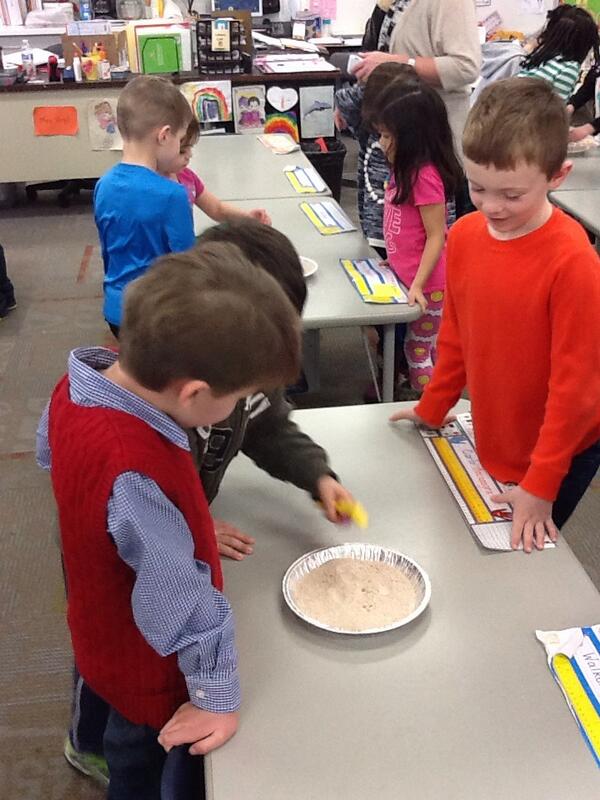 KateVirgil's tweet photo. Making moon craters http://t.co/LRzyVqSbyZ