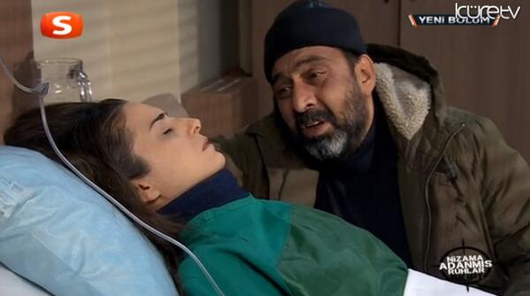 Reis'in kızına hasreti bitti!  Ayşegül: Gitme! Reis: ''Bunca yıl sonra bulmuşum seni gider miyim?  <a href="/ahmetyenilmez/">Ahmet YENİLMEZ 🇹🇷</a>