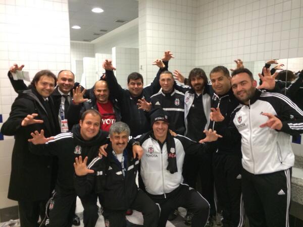 <a href="/GlmErsan/">Ersan Gülüm</a> gösterecek bir durus varsa o, besiktaslilik durusudur!