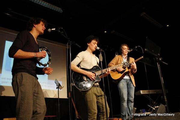 TheAchievementM's tweet photo. Dit was het benefiet-concert voor Gambia. Er is €600 opgehaald! We zijn trots dat we mochten spelen op een top avond http://t.co/G8pdJawQT2